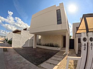 1 · Casa en Venta Dentro de La Privada Xcanatun en La Zona de Gran San Pedro Cholul