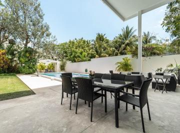 Casa · 526m² · 4 Recámaras · 3 Estacionamientos · Casa en Venta y Renta en Residencial Campestre Cancún