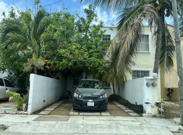 Casa de 2 habitaciones, Cancún · Casa de 100 m² con 2 Recámaras en Venta en Supermanzana 22 Centro