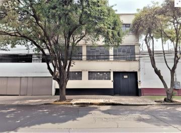 Edificio · 443m² · 2 Estacionamientos · Edificio Comercial en Doctores
