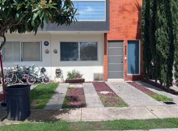 Casa de 3 habitaciones, Zapopan · Casa en Venta en Altaluz Residencial
