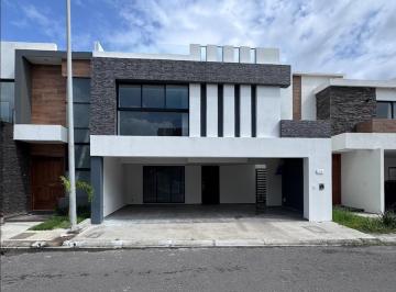Casa · 259m² · 3 Recámaras · 3 Estacionamientos · Casa en Venta en Lomas de La Rioja