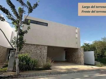 7b48228940d5dc2e14a5bcdd4fcbc39b7a6ddfadb8f4ea0fe3e5ad25d2a8ed13 · Casa en Venta de Dos Plantas en Privada con Amenidades Ubicada en Cholul