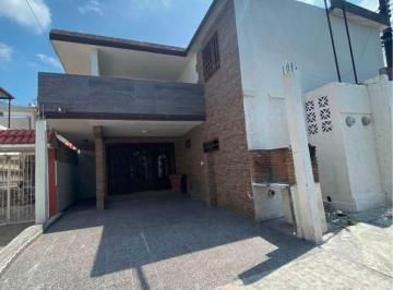Casa de 3 habitaciones, Santa Catarina · Casa en Venta en Esquina en Fracc. Montenegro Santa Catarina, N. L.