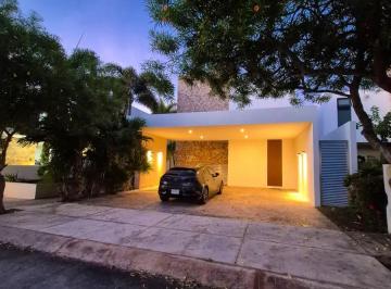 1 · Casa en Venta en Privada en Temozon Norte Merida