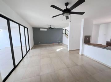 Casa de 3 habitaciones, Mérida · Casa en Renta en Mérida, Santa Gertrudis Copó con 3 Habitaciones y Alberca, Zona Plaza La Isla.