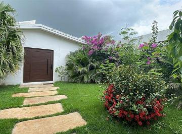 Casa · 485m² · 4 Recámaras · 4 Estacionamientos · Casa en Venta, Cholul Centro, 4 Recámaras.