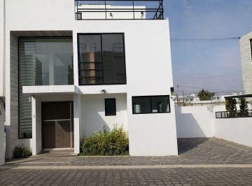 642a1993da1d0d6d11f42c71fa107607b93f4461d1472a60d5264a8b60ab3b50 · Casa en Venta con Ubicación Privilegiada