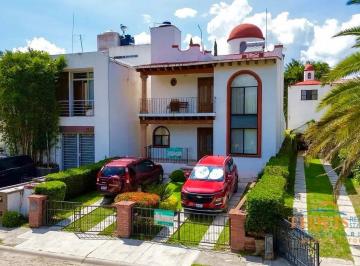 Casa de 2 habitaciones, Tequisquiapan · Casa en Venta de Dos Plantas en Club de Golf Tequisquiapan