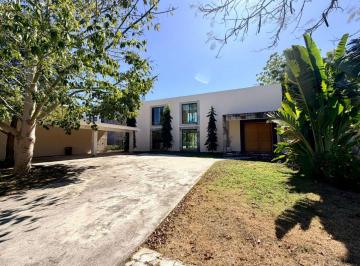 Casa en condominio de 3 habitaciones, Mérida · En Venta Residencia en Club de Golf La Ceiba con 1200 m² de Terreno