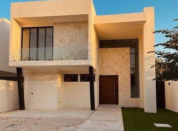 Casa · 345m² · 4 Recámaras · 4 Estacionamientos · Casa en Venta, Yucatán Tamanche, 4 Recámaras.