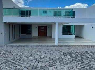 Fachada · Amplia Casa en Venta en Morillotla!