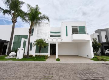 Casa · 280m² · 3 Recámaras · 2 Estacionamientos · Casa en Renta, Zavaleta, Puebla