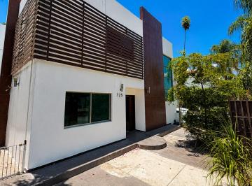 Casa en condominio de 4 habitaciones, Zapopan · Casa en Venta/renta en Jardín Real
