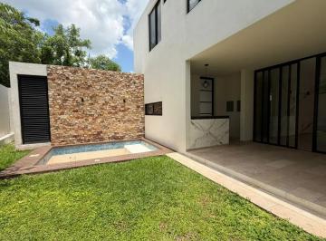 1 · Casa en Venta Al Norte de Merida en Privada
