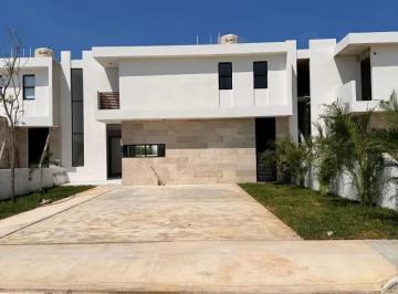 1 · Casa en Venta en Zona Residencial Al Norte de Merida Yucatan