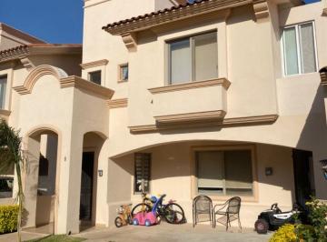 Casa de 3 habitaciones, Tlajomulco de Zúñiga · Casa de 148 m² con 3 Recámaras en Venta en Villa California