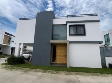 Casa de 3 habitaciones, Zapopan · Casa Semi Amueblada en Madeiras