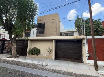 Casa · 330m² · 4 Recámaras · 2 Estacionamientos · Casa en Venta en Álamos 3ª Sección | Estudio Independiente, Family Room y Espacios Flexibles
