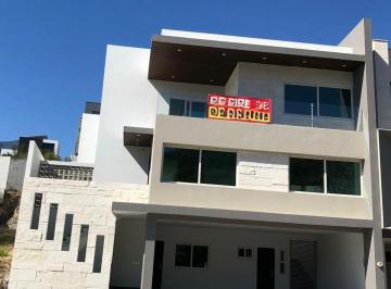 Casa de 4 habitaciones, Monterrey · Venta de Casa Residencial Carolco (Carretera)