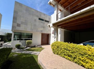 Casa · 3 Recámaras · 3 Estacionamientos · Casa - Juriquilla