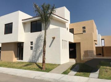 Casa de 4 habitaciones, Corregidora · Amplia en Puerta Real con Habitacion en Planta Baja