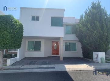 Casa en condominio · 259m² · 4 Recámaras · 3 Estacionamientos · Casa en Venta Centro Sur