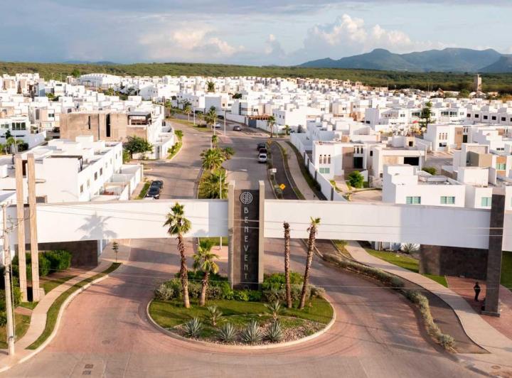 Acceso Principal · Benevento Luxury Homes