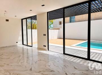 Casa · 231m² · 3 Recámaras · 2 Estacionamientos · Casa en Venta Al Norte de Mérida, Yucatán.