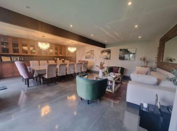 Casa · 600m² · 4 Recámaras · 2 Estacionamientos · Casa en Venta en Hacienda de Las Palmas