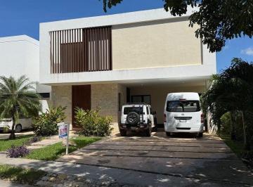 fee7276e963899169de65e5a14210bf87b11de95ab1372f01f43d52f97410b24 · Casa en Venta Privada Parque Central, Al Norte de La Ciudad de Mérida, Yucatán