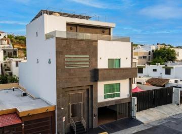 Casa · 490m² · 3 Recámaras · 5 Estacionamientos · Casa en Venta en Las Brisas