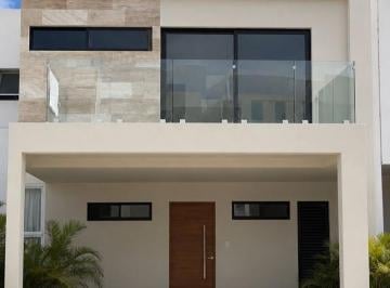 Casa · 170m² · 3 Recámaras · 2 Estacionamientos · Casa en Arbolada
