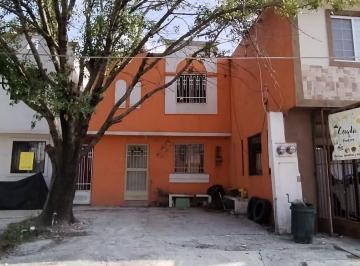 Casa · 4 Recámaras · 2 Estacionamientos · Casa en Fuentes de Guadalupe