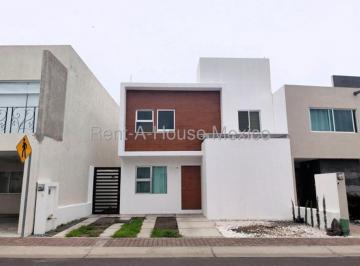Casa de 3 habitaciones, Querétaro · Casa en Renta en El Refugio, Querétaro | 4 Recámaras | Estudio | Excelente Ubicación