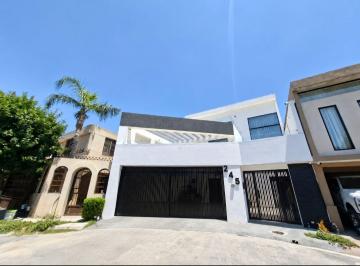 Casa · 4 Recámaras · 2 Estacionamientos · Casa - Cerradas de Lindavista