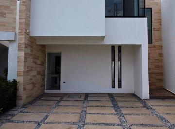 Casa de 4 habitaciones, El Marqués · Casa en Zibatá Sobre Calle Principal en 2 Plantas Mas Roof Garden con Gran Vista