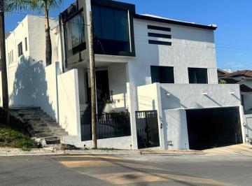 Casa · 430m² · 4 Recámaras · 2 Estacionamientos · Casa en Venta en San Jerónimo