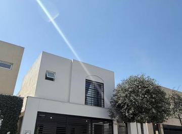 Casa · 116m² · 3 Recámaras · 2 Estacionamientos · Casa en Venta en Anáhuac Campoamor