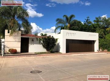 Casa · 495m² · 3 Recámaras · 3 Estacionamientos · Casa en Venta en Fraccionamiento Hacienda Santa Fe, León Guanajuato.
