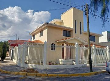 Casa de 2 habitaciones, Pachuca · Elegante Residencia en Esquina en San Javier | Amplios Espacios y Excelente Ubic