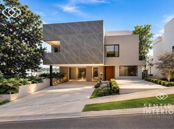 0ba3fd0e0227e5a89de1e029008a3e6c09bf6bba15f2d0a3466d7f2815c5d52c · Casa Nueva con Vista Al Bosque / 4 Recamaras