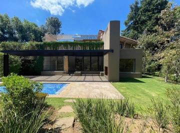 Casa de 4 habitaciones, Valle de Bravo · Casa en Venta en Valle Bravo
