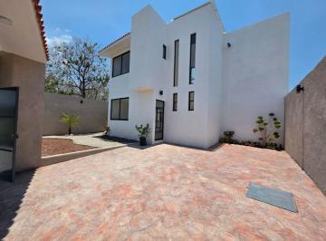 Casa · 180m² · 3 Recámaras · 2 Estacionamientos · Venta de Casa en El Centro de Chiconcuac, Xochitlkepec