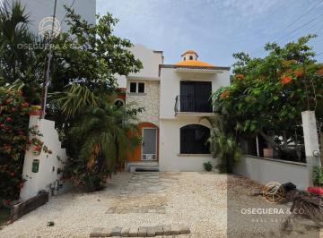 Casa · 210m² · 3 Recámaras · 3 Estacionamientos · Casa Familiar en Renta a Pocos m de La Playa