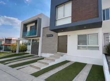 CASA EN RENTA SEMIAMUEBLADA, CON HABITACION EN PLANTA BAJA, DENTRO DE COTO PRIVA · Casa en Renta, Fraccionamiento Senderos de Monteverde, Tlajomulco