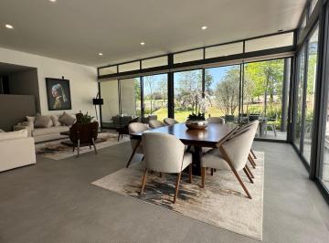 Casa de 5 habitaciones, León · Residencia Semi Amueblada en Venta en El Bosque Country Club, Modelo Magnolias, en León, Gto.