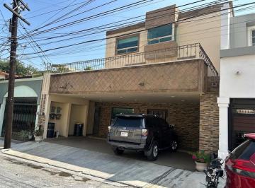 Casa · 396m² · 6 Recámaras · 3 Estacionamientos · Venta Propiedad con 3 Departamentos Independientes de 132 m² Cada Uno - Col. Contry Sol