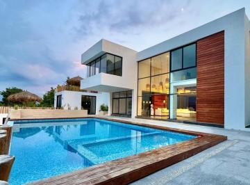 Casa · 1423m² · 10 Recámaras · 10 Estacionamientos · Casa en La Punta
