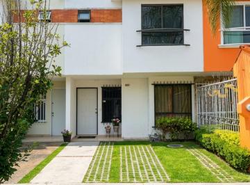 Casa de 4 habitaciones, San Pedro Tlaquepaque · Casa en Parques del Bosque! | a Pasos del Iteso